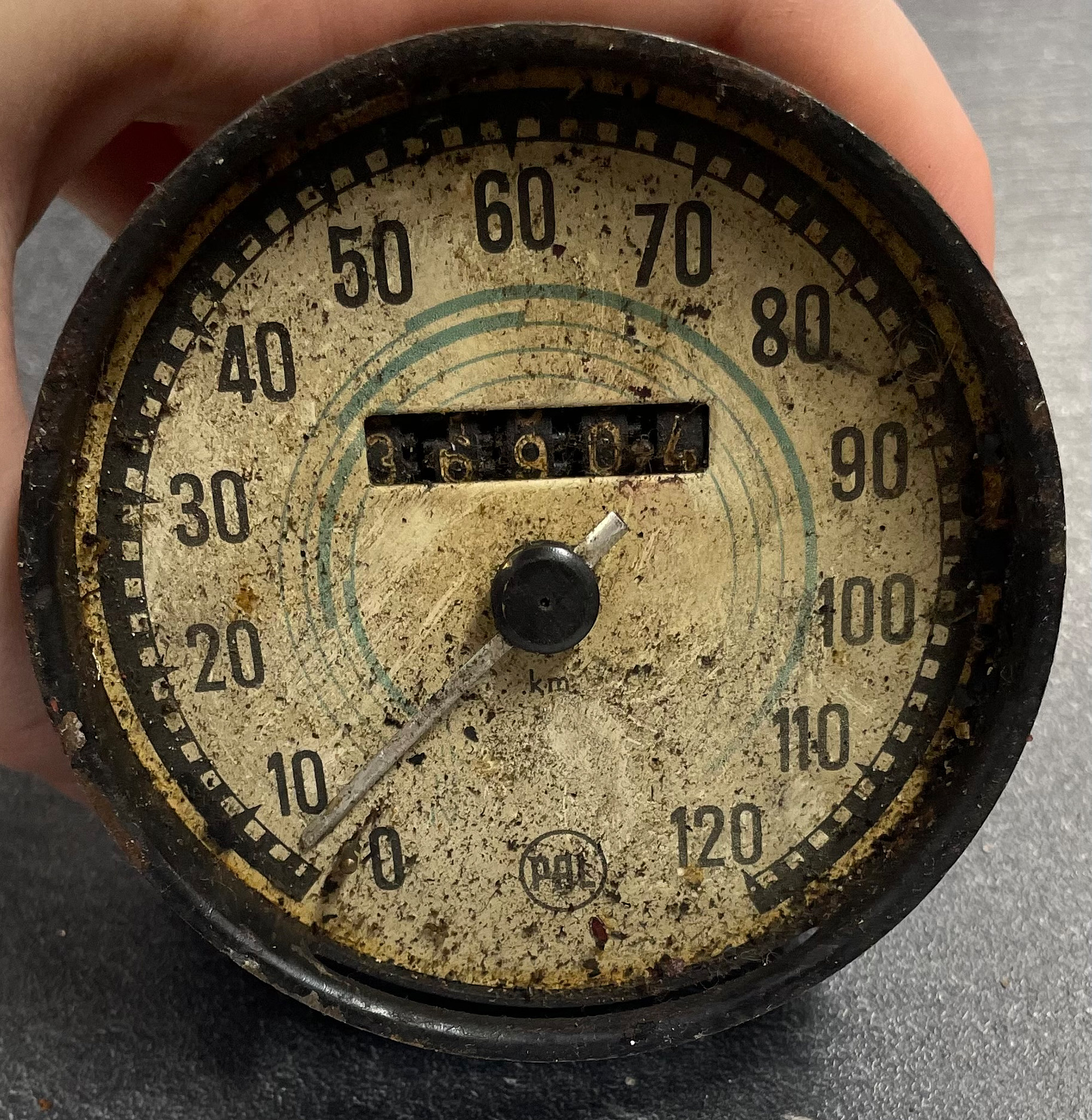Tachometr před renovací