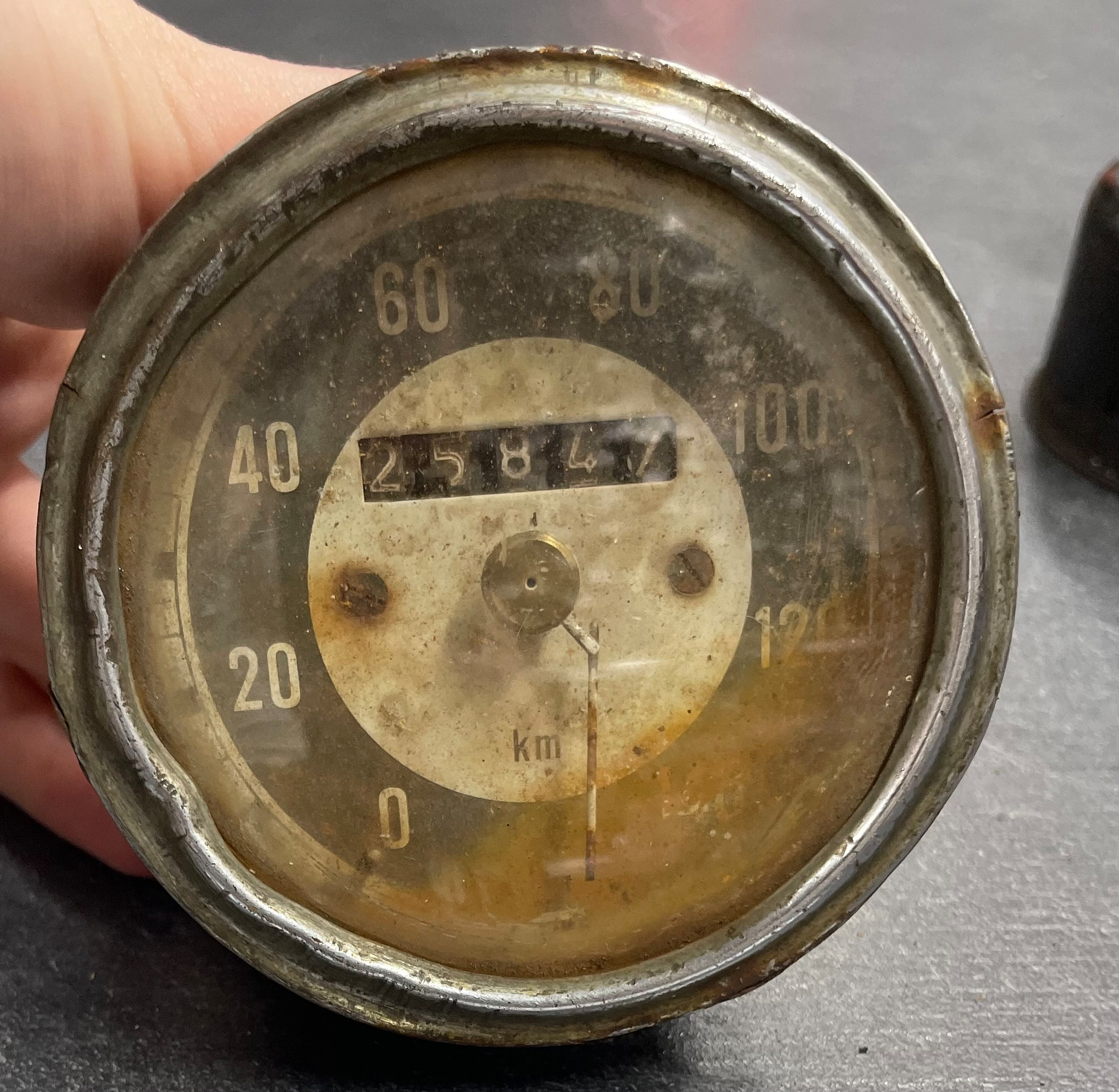 Tachometr před renovací