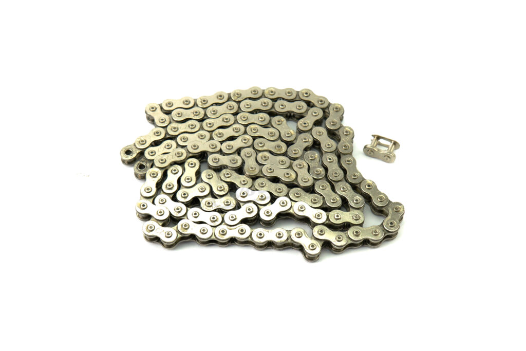 Řetěz sekundární stříbrný 130 článků se spojkou Pionýr 550, 555, 05, 20, 21, 23  (Mustang)