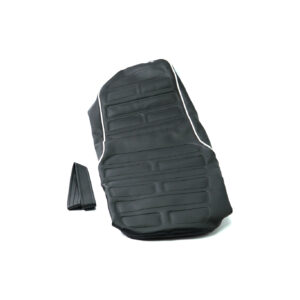 Potah sedla černý s bílým lemem a s nápisem "JAWA" s prolisy JAWA 634